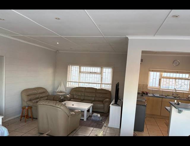 3 BEDROOM HOUSE TO LET IN REEBOK